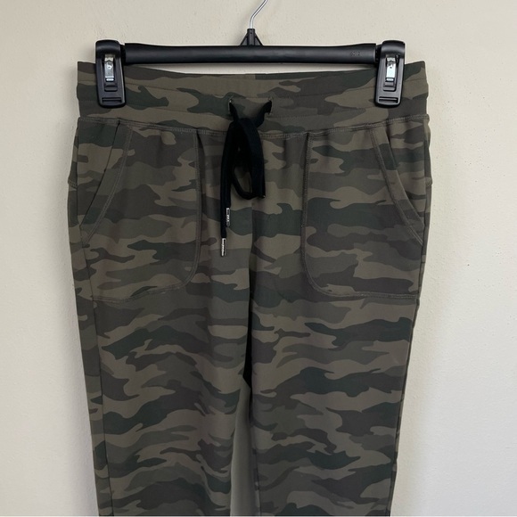 Zyia Green Camo Unwind Joggers - Picture 9 of 11